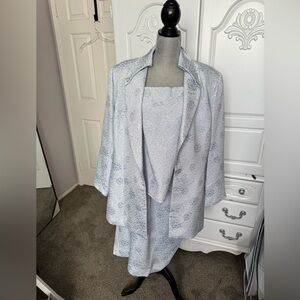 Sophisticated Women's Light Gray Blazer Set
